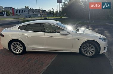 Лифтбек Tesla Model S 2016 в Киеве