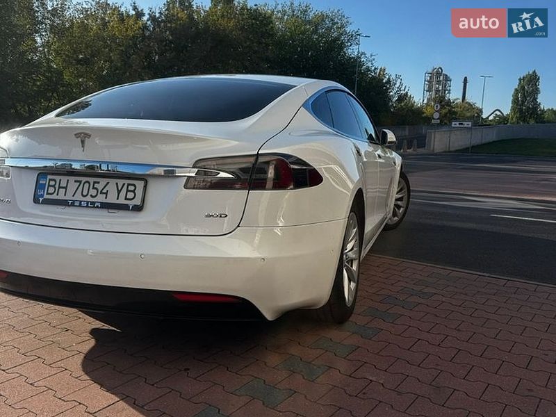 Лифтбек Tesla Model S 2016 в Киеве