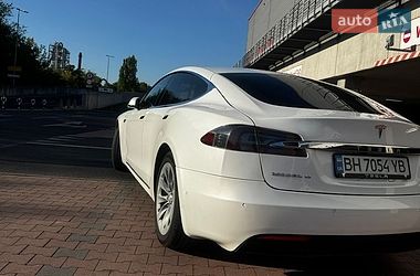 Лифтбек Tesla Model S 2016 в Киеве