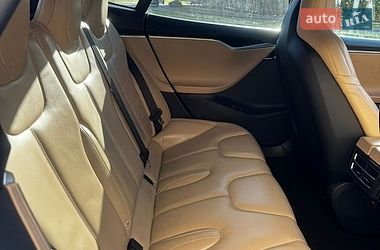 Лифтбек Tesla Model S 2016 в Киеве