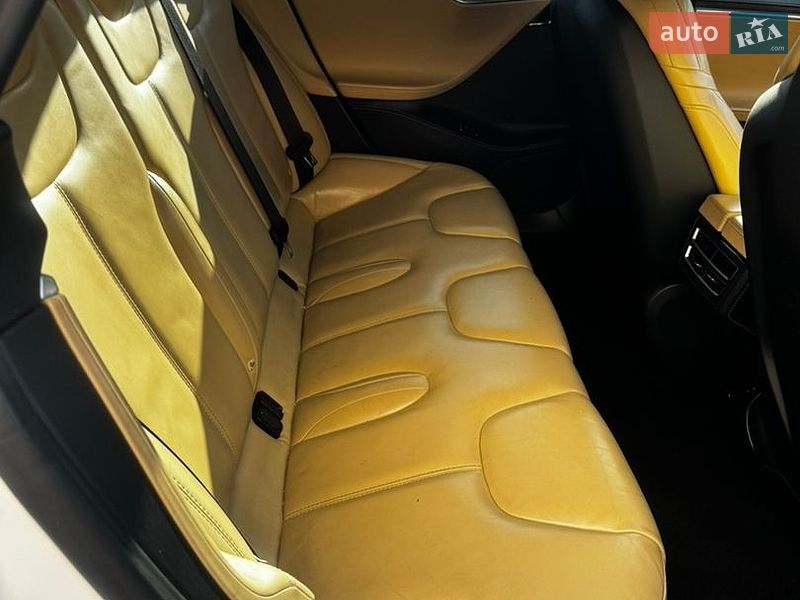 Лифтбек Tesla Model S 2016 в Киеве