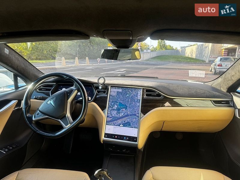 Лифтбек Tesla Model S 2016 в Киеве