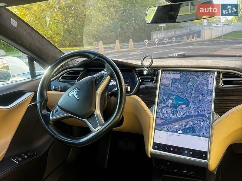 Лифтбек Tesla Model S 2016 в Киеве