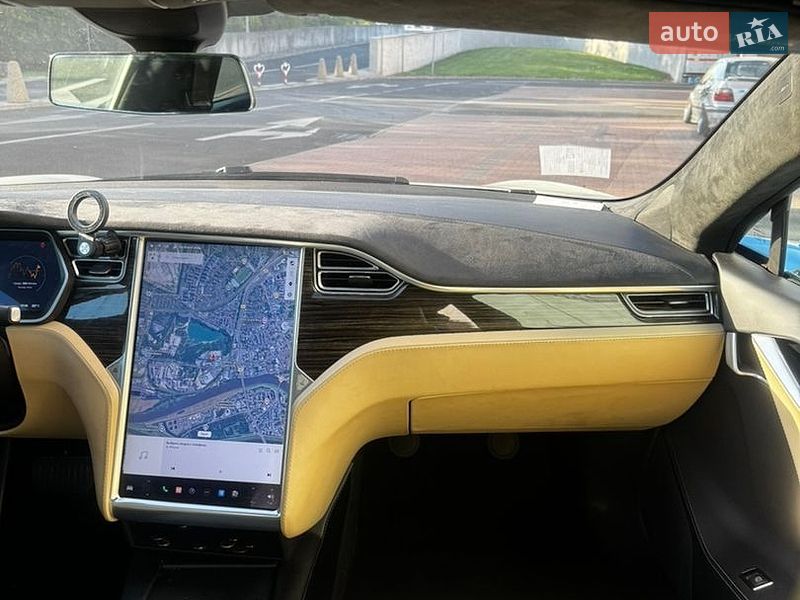 Лифтбек Tesla Model S 2016 в Киеве