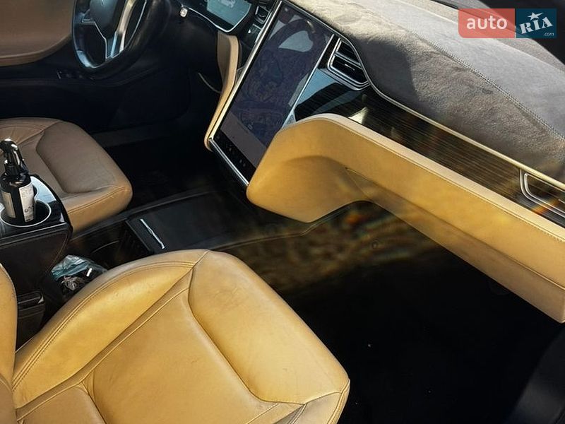 Лифтбек Tesla Model S 2016 в Киеве