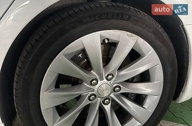 Лифтбек Tesla Model S 2016 в Киеве