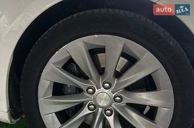 Лифтбек Tesla Model S 2016 в Киеве