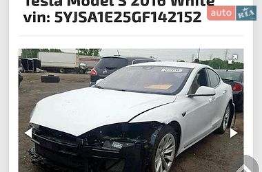 Лифтбек Tesla Model S 2016 в Киеве