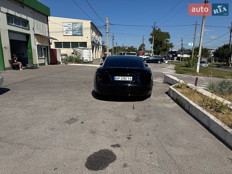 Лифтбек Tesla Model S 2018 в Запорожье