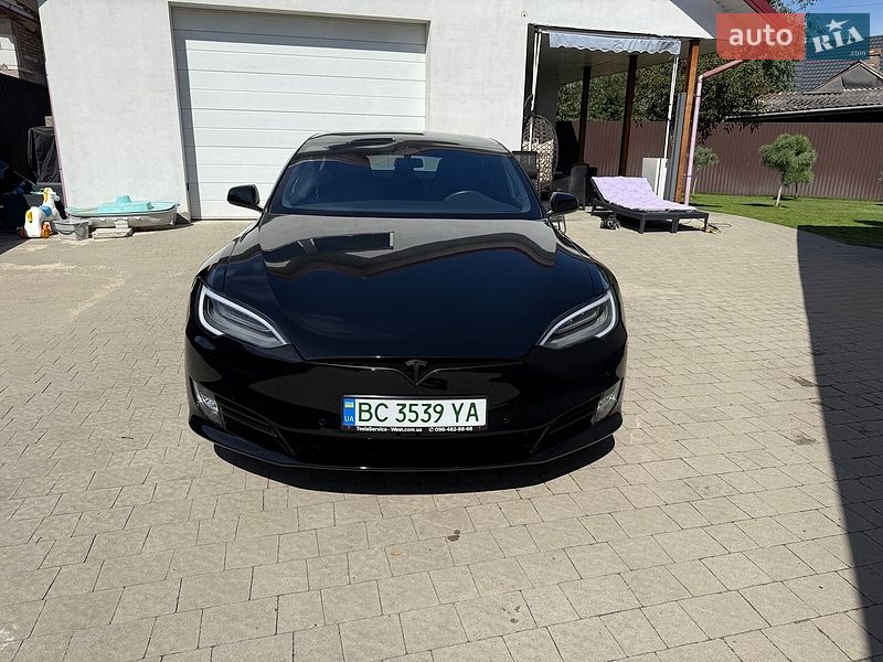 Лифтбек Tesla Model S 2020 в Нововолынске