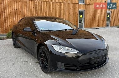 Лифтбек Tesla Model S 2015 в Львове