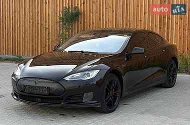 Лифтбек Tesla Model S 2015 в Львове
