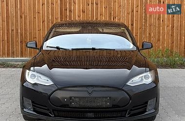 Лифтбек Tesla Model S 2015 в Львове
