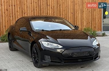 Лифтбек Tesla Model S 2015 в Львове