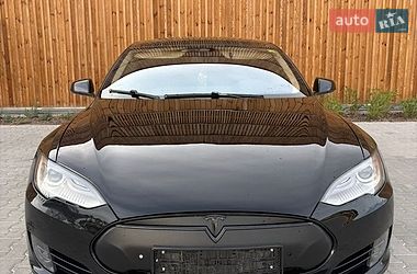 Лифтбек Tesla Model S 2015 в Львове