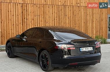 Лифтбек Tesla Model S 2015 в Львове