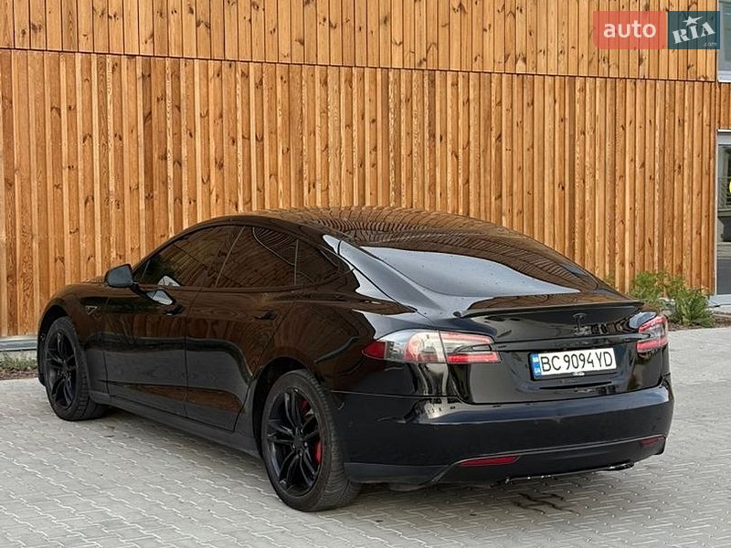 Лифтбек Tesla Model S 2015 в Львове
