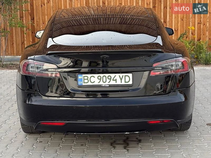 Лифтбек Tesla Model S 2015 в Львове
