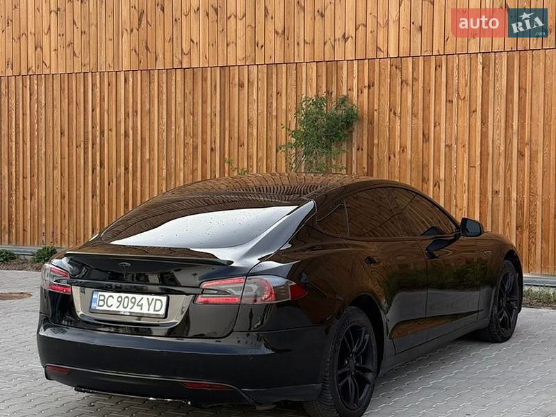 Лифтбек Tesla Model S 2015 в Львове