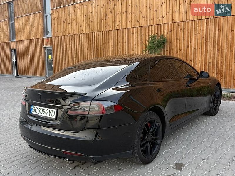 Лифтбек Tesla Model S 2015 в Львове