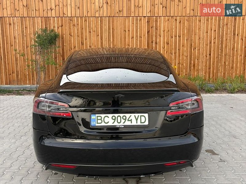 Лифтбек Tesla Model S 2015 в Львове