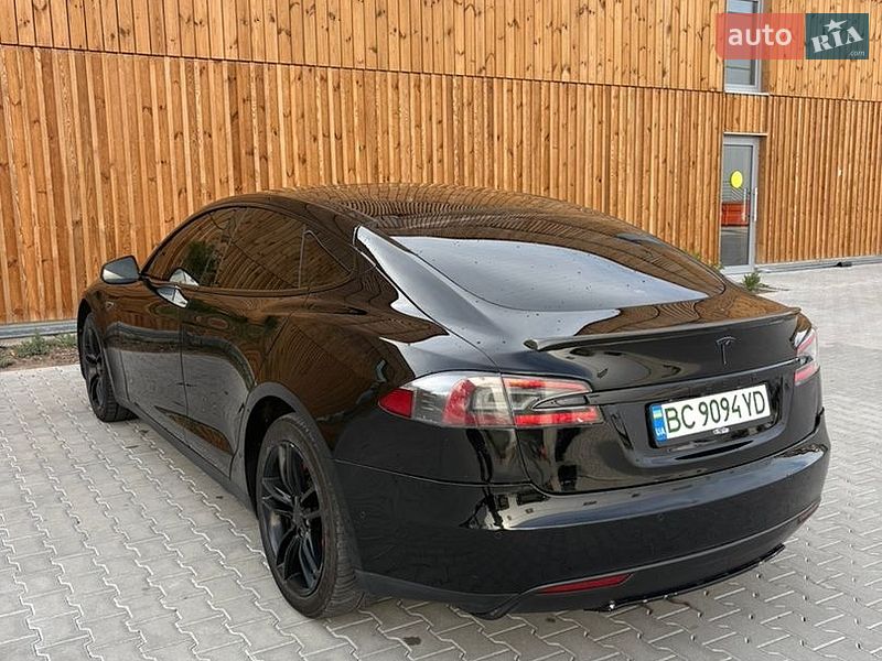 Лифтбек Tesla Model S 2015 в Львове