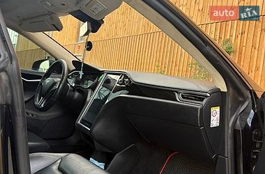Лифтбек Tesla Model S 2015 в Львове