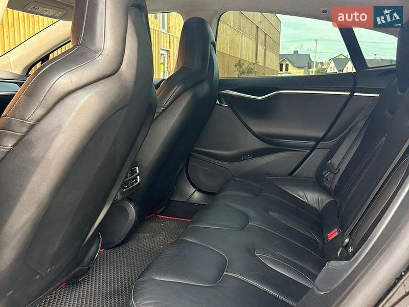 Лифтбек Tesla Model S 2015 в Львове