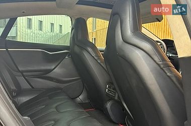 Лифтбек Tesla Model S 2015 в Львове