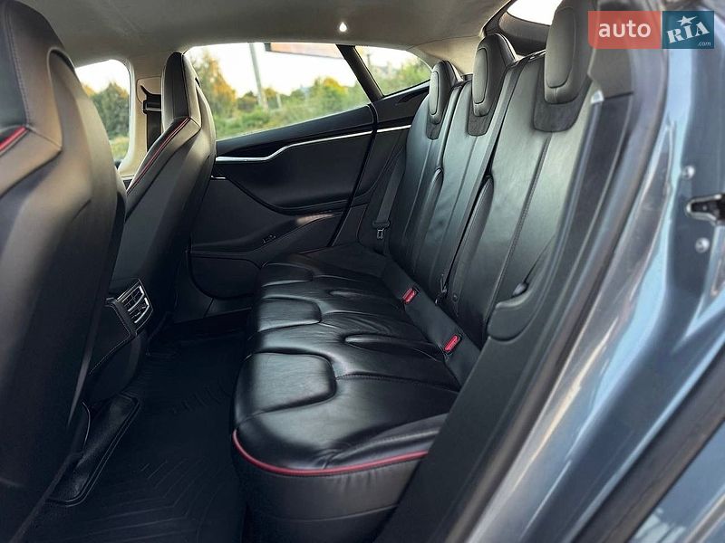Лифтбек Tesla Model S 2014 в Львове