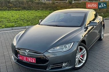 Лифтбек Tesla Model S 2014 в Львове