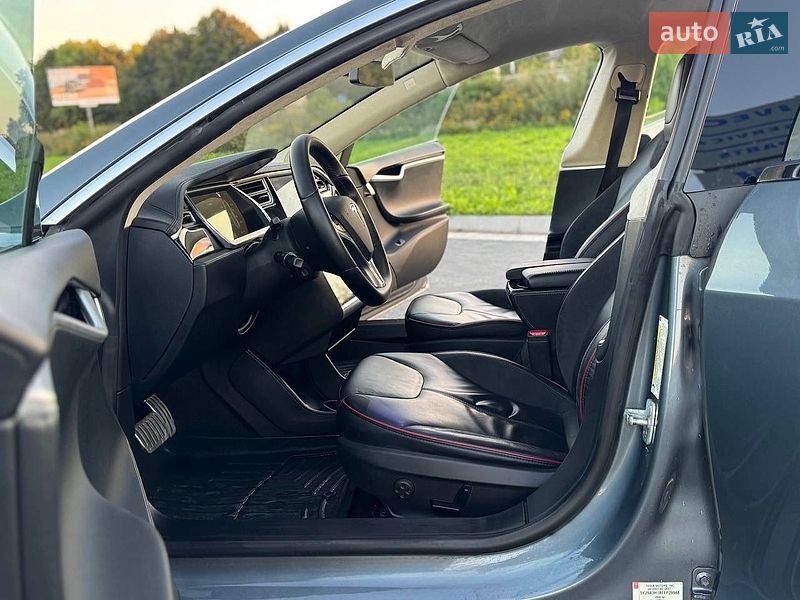 Лифтбек Tesla Model S 2014 в Львове