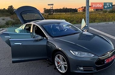 Лифтбек Tesla Model S 2014 в Львове
