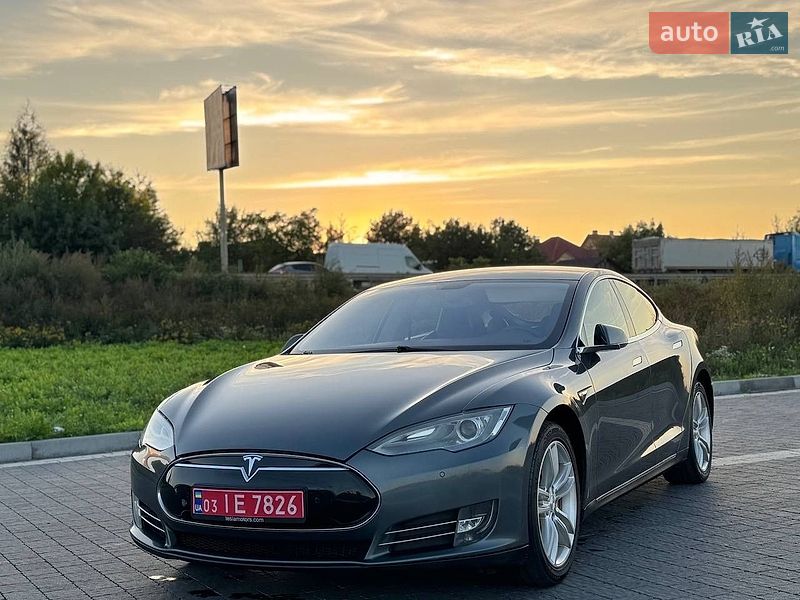 Лифтбек Tesla Model S 2014 в Львове