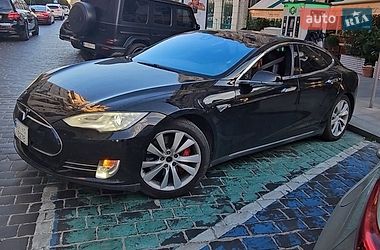 Лифтбек Tesla Model S 2015 в Киеве