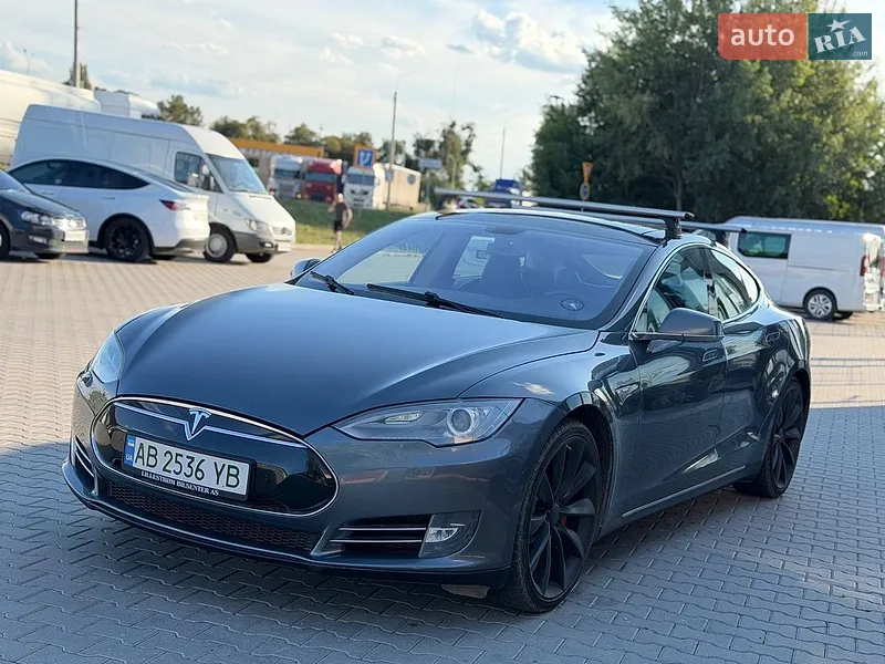 Tesla Model S 2014