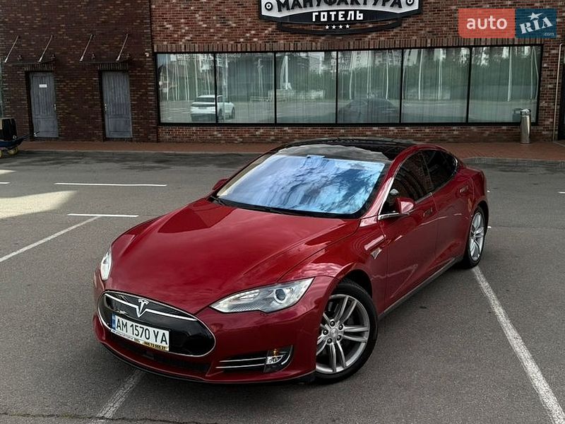 Лифтбек Tesla Model S 2014 в Киеве