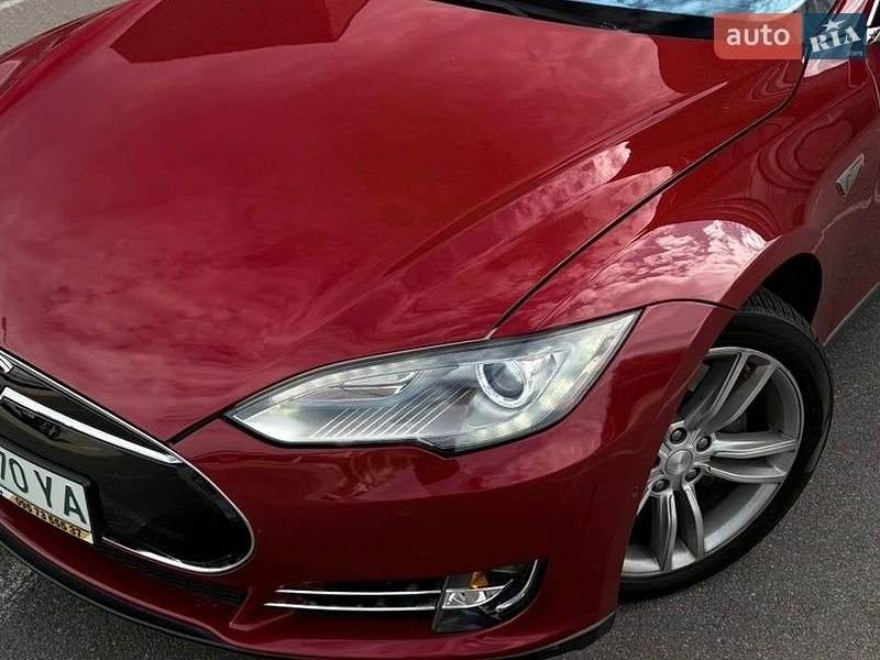 Лифтбек Tesla Model S 2014 в Киеве