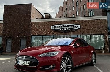 Лифтбек Tesla Model S 2014 в Киеве