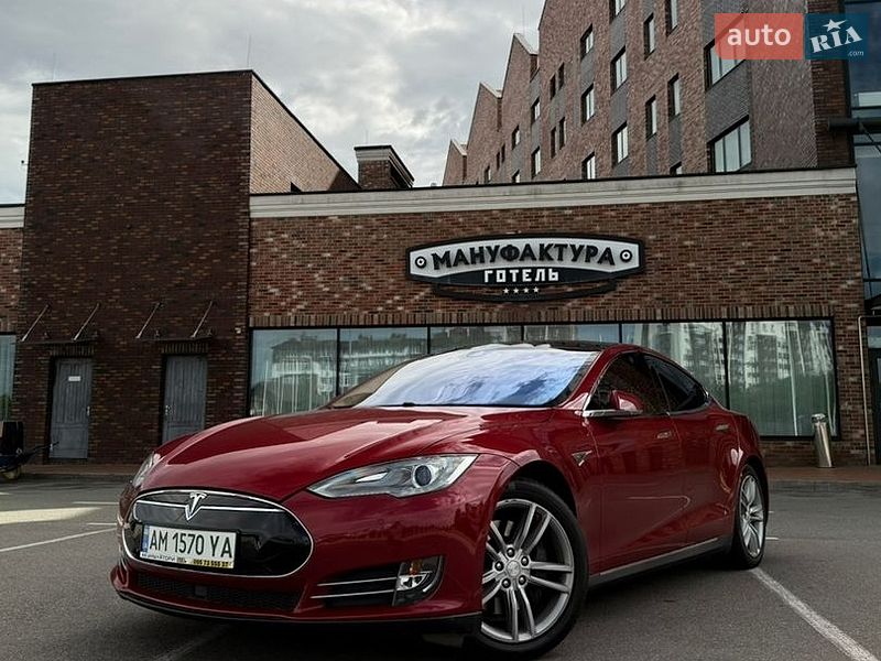 Лифтбек Tesla Model S 2014 в Киеве