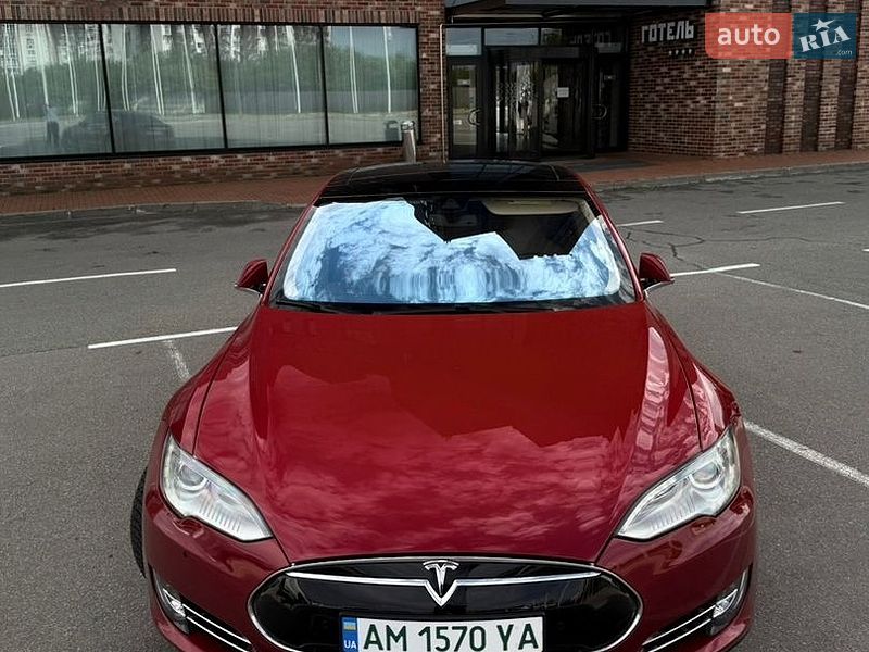 Лифтбек Tesla Model S 2014 в Киеве