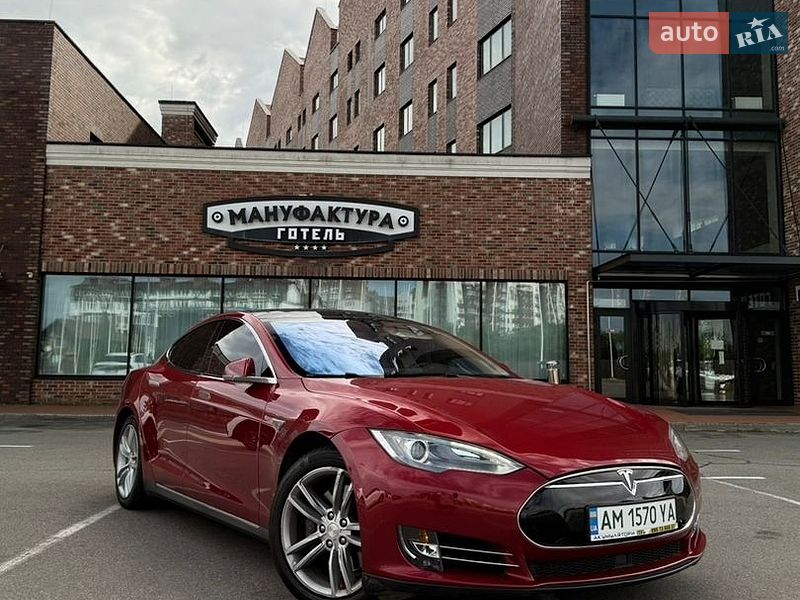 Лифтбек Tesla Model S 2014 в Киеве