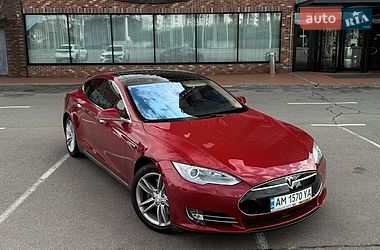 Лифтбек Tesla Model S 2014 в Киеве