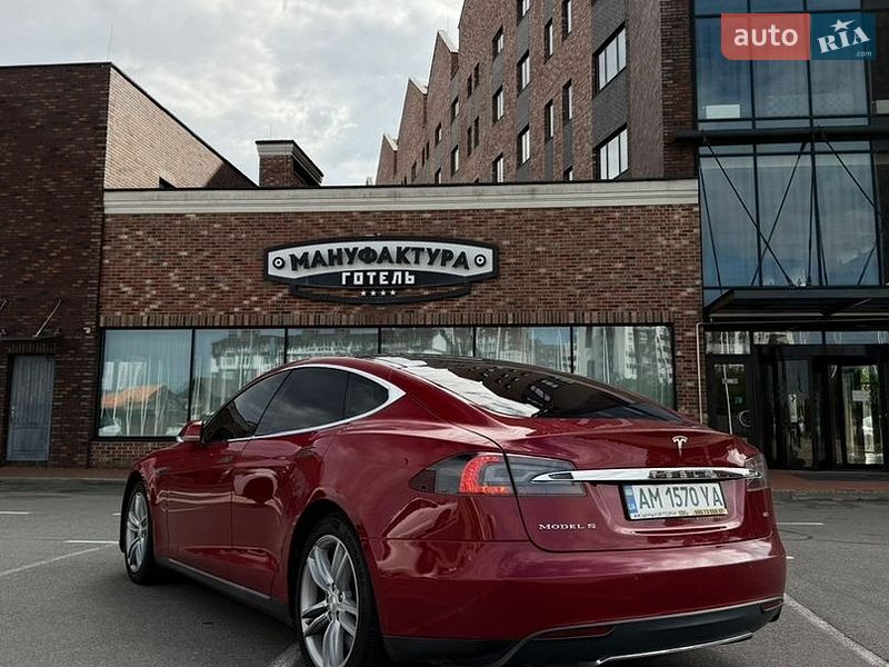 Лифтбек Tesla Model S 2014 в Киеве