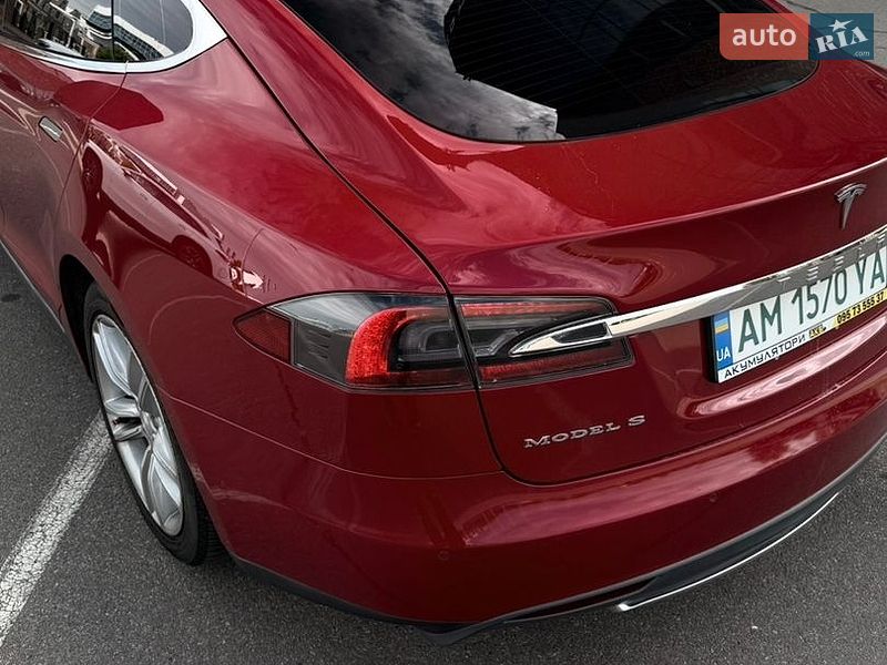 Лифтбек Tesla Model S 2014 в Киеве