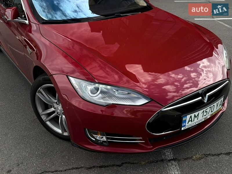 Лифтбек Tesla Model S 2014 в Киеве