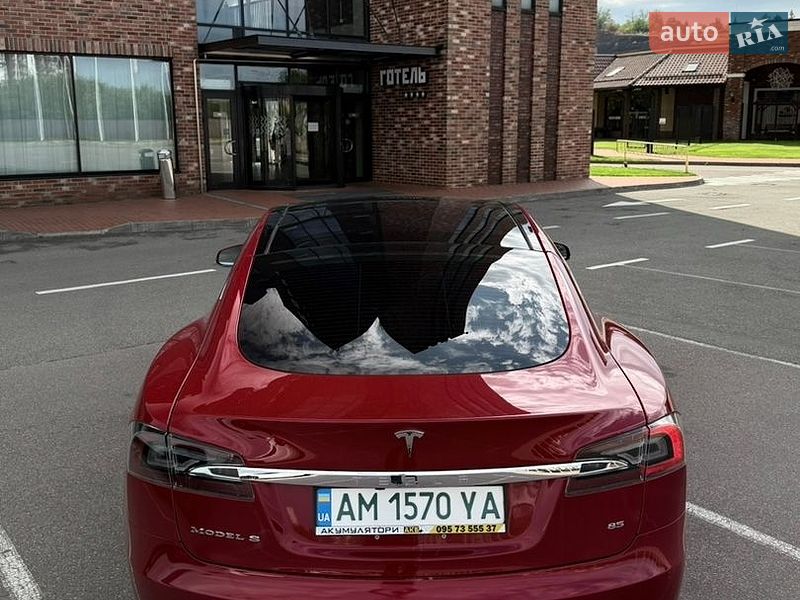 Лифтбек Tesla Model S 2014 в Киеве