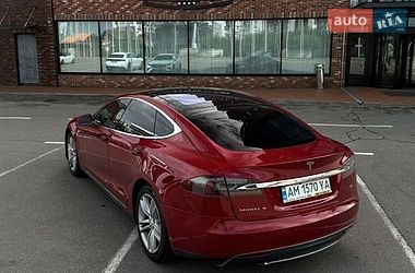 Лифтбек Tesla Model S 2014 в Киеве