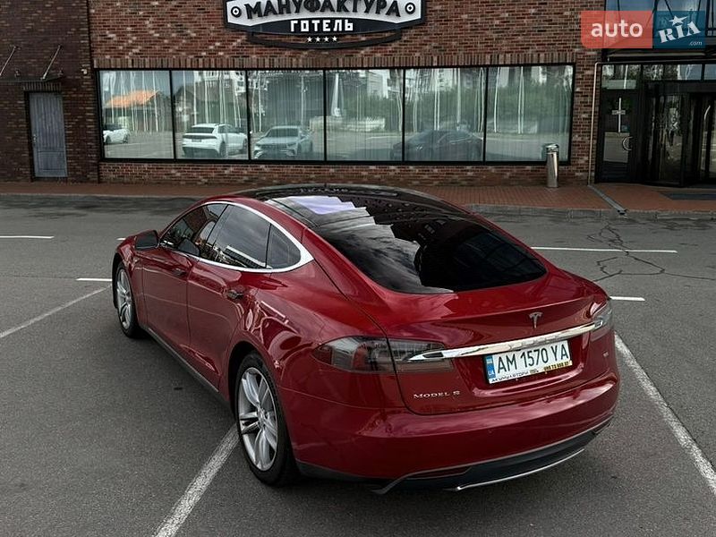 Лифтбек Tesla Model S 2014 в Киеве