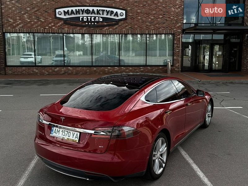 Лифтбек Tesla Model S 2014 в Киеве